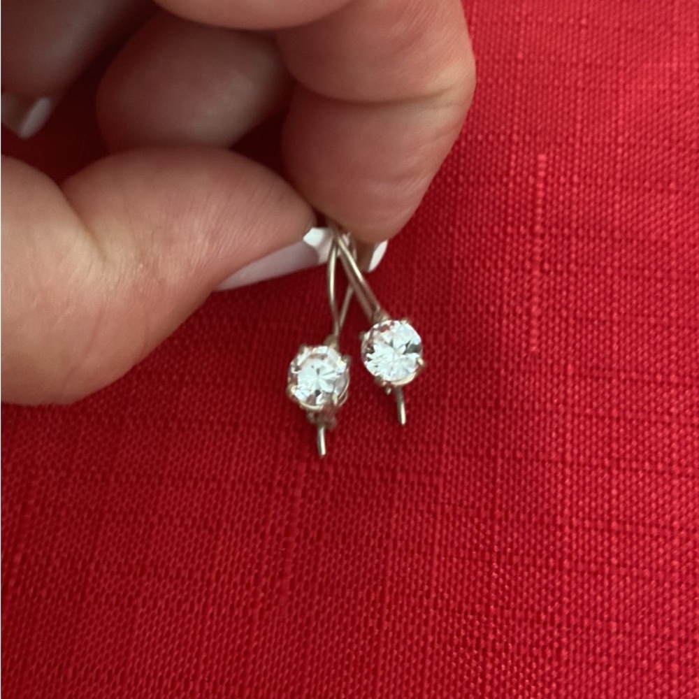 Women’s earrings